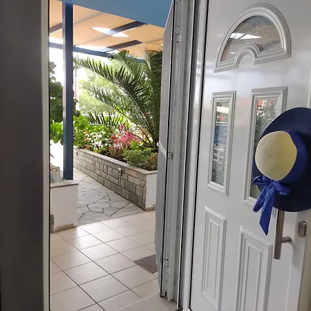 شقة فندقية Celeste Deluxe 4*